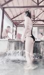 尤物反差婊，推特頂級美腿蜜臀小網紅-LC小狐狸 色女的膽子都是這么大嗎？公共場合如此暴露，大爺們的眼睛都翻直了