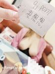 重磅推薦！淫盪肥臀人妻母狗【見過騷的 沒見過這么騷的】喜歡戶外露出，喜歡被很多男人操