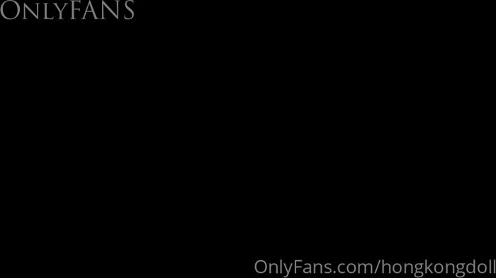 OnlyFans 玩偶姐姐  情趣女僕 露出她的極品身材和粉嫩的X