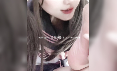 【玉足蘿莉風嫩妹】，可愛雙馬尾，露臉小美女【要要餓暈了】推特福利，自慰口交足交，性愛，小母狗屬性拉滿 (3)
