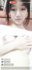 長的很萌的鄰家學妹和線上男友1v1，美乳嫩穴多水，虛擬造愛，線上調教，反差阿黑顏 (4)